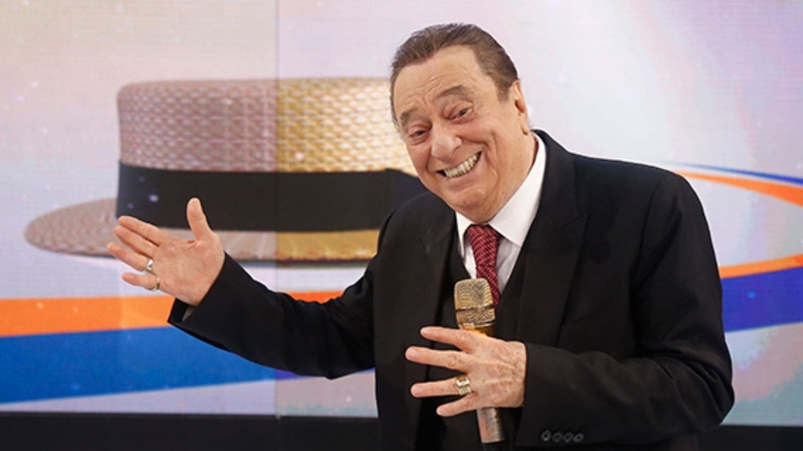 Raul Gil foi internado em SP