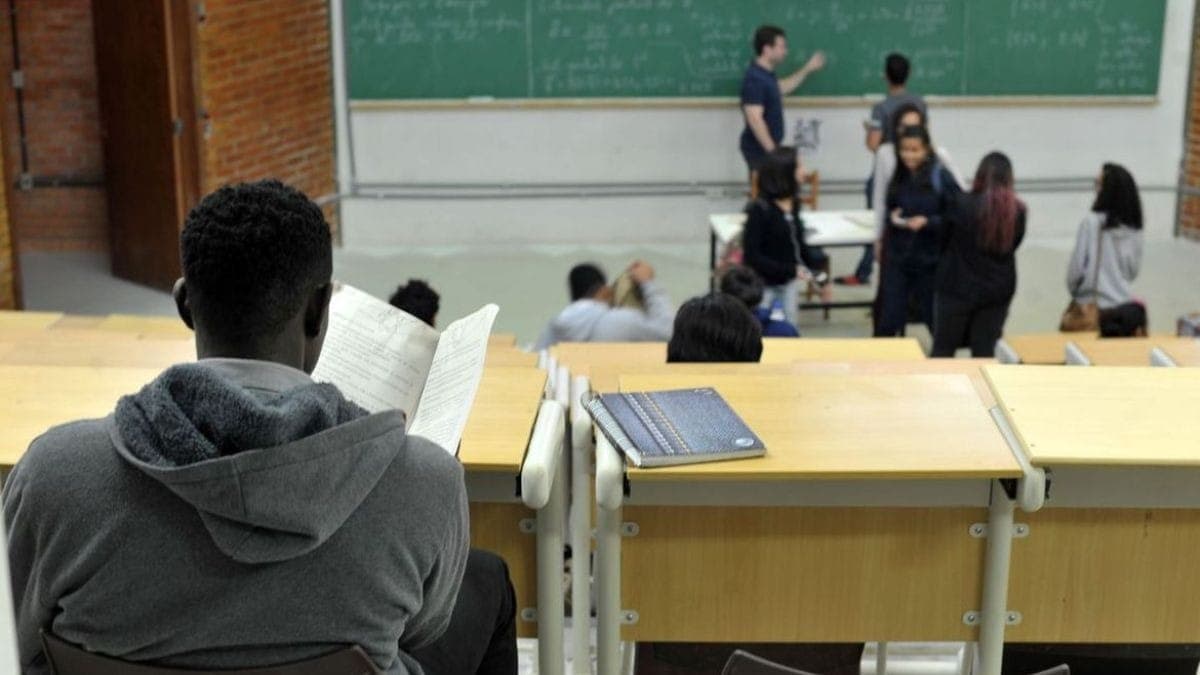 Ideb mostra avanço, mas ensino médio fica longe da meta