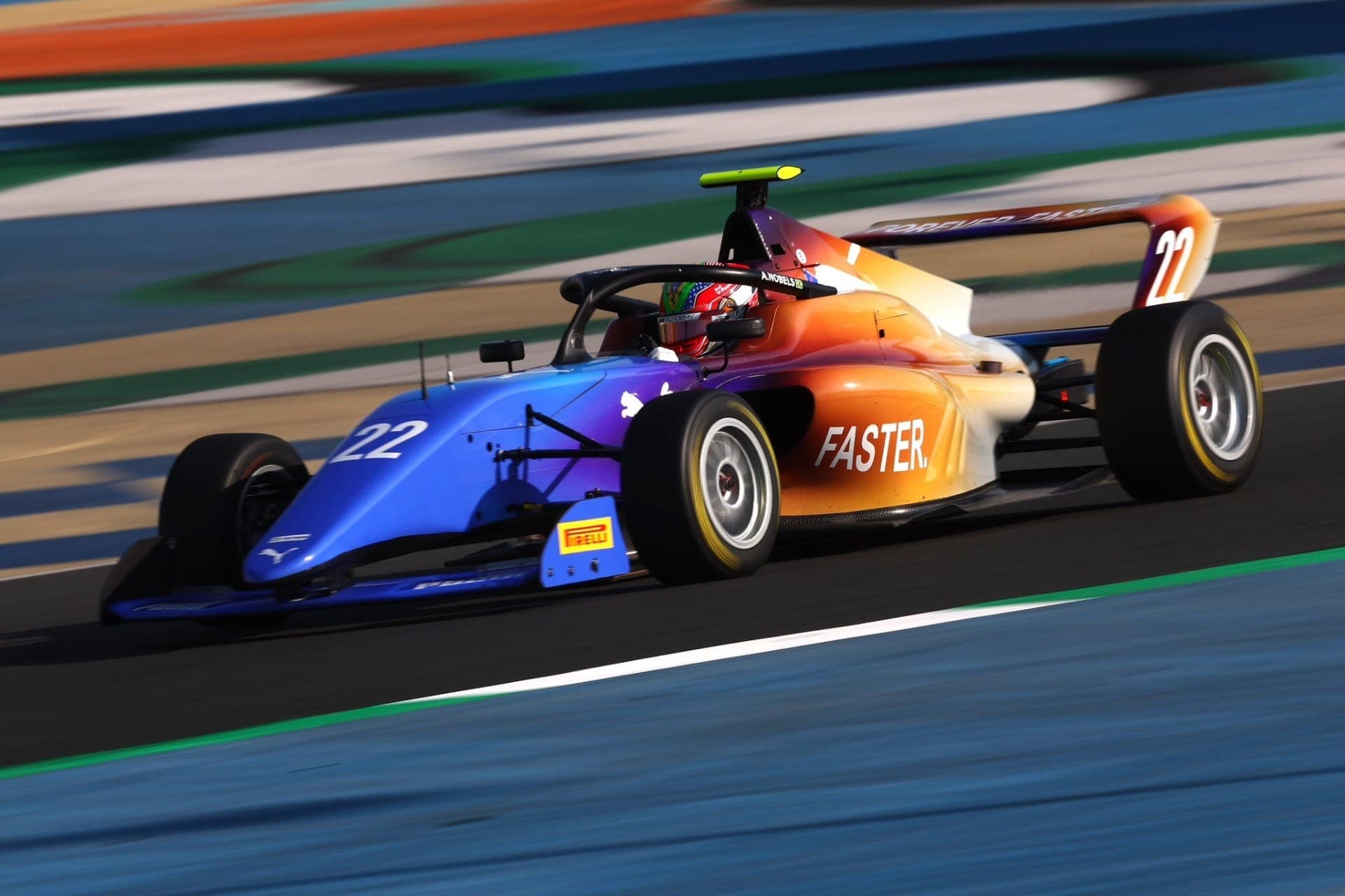 Brasileira deixou academia de formação de pilotos da equipe italiana depois de três temporadas