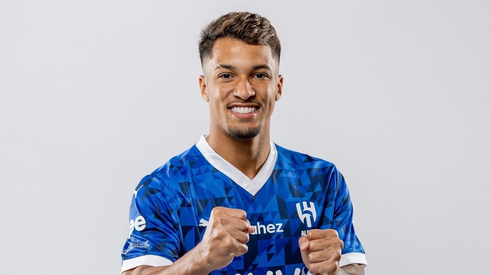 Atacante, que pertence ao clube saudita, vê com bons olhos atuar no Tricolor até dezembro