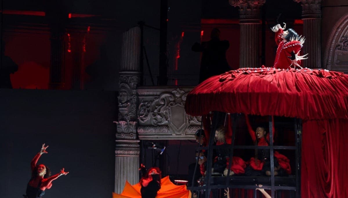 Lady Gaga realiza show na praia de Copacabana