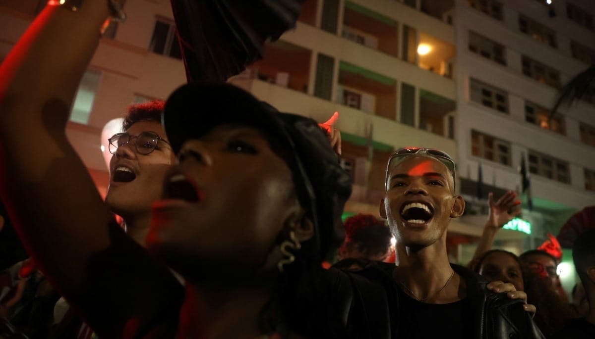 Lady Gaga realiza show na praia de Copacabana