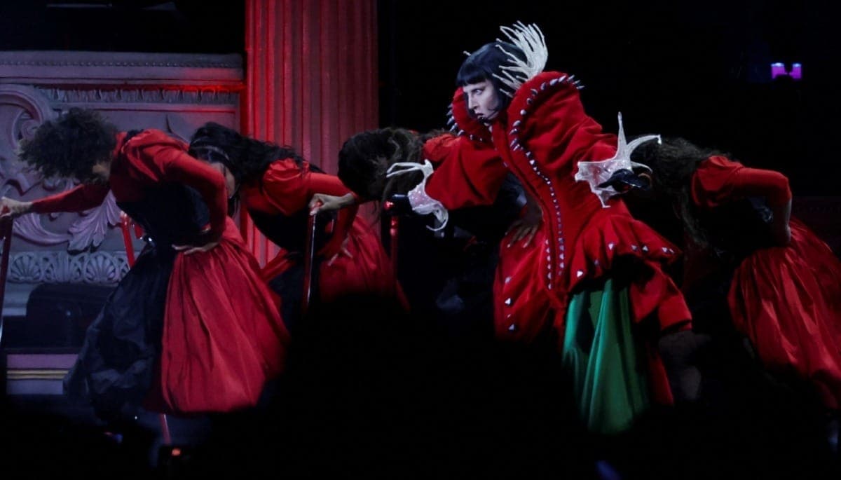 Lady Gaga realiza show na praia de Copacabana