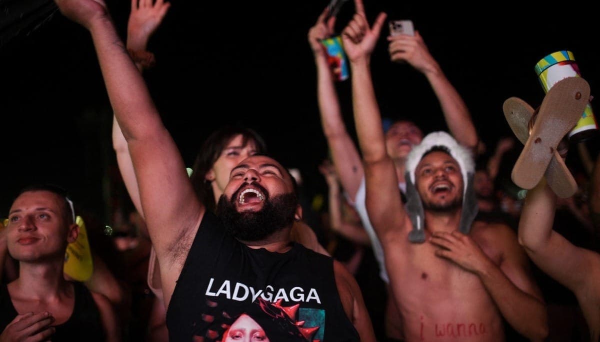 Fãs acompanham show de Lady Gaga em Copacabana