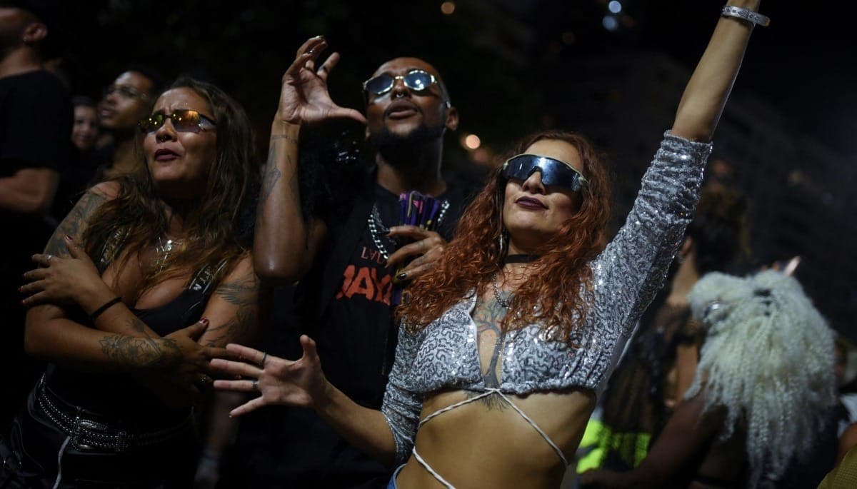 Fãs acompanham show de Lady Gaga em Copacabana