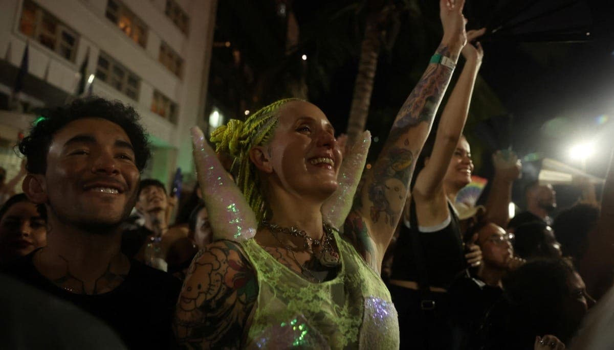 Fãs acompanham show de Lady Gaga em Copacabana