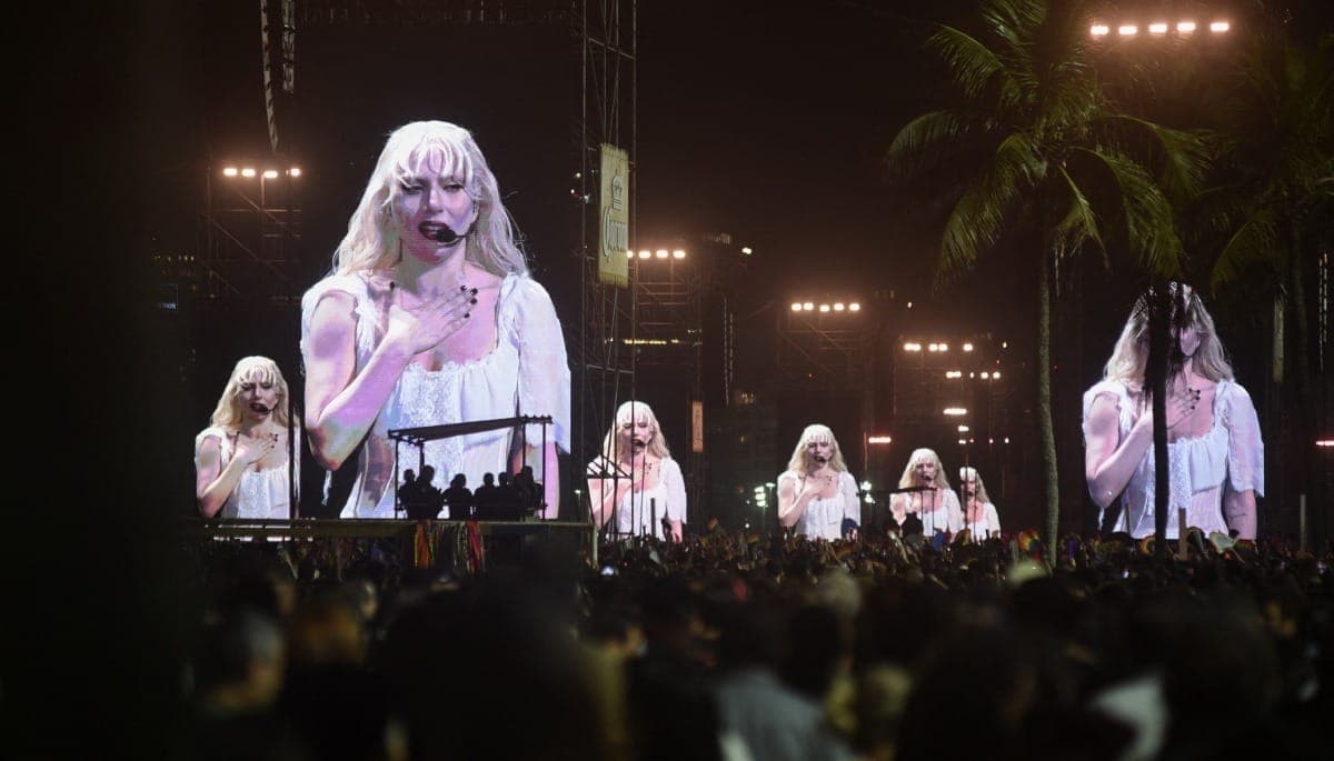 Lady Gaga faz show na praia de Copacabana