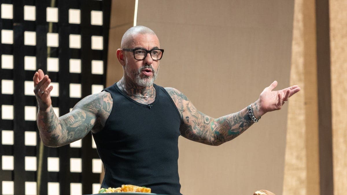 Henrique Fogaça avalia pratos no MasterChef