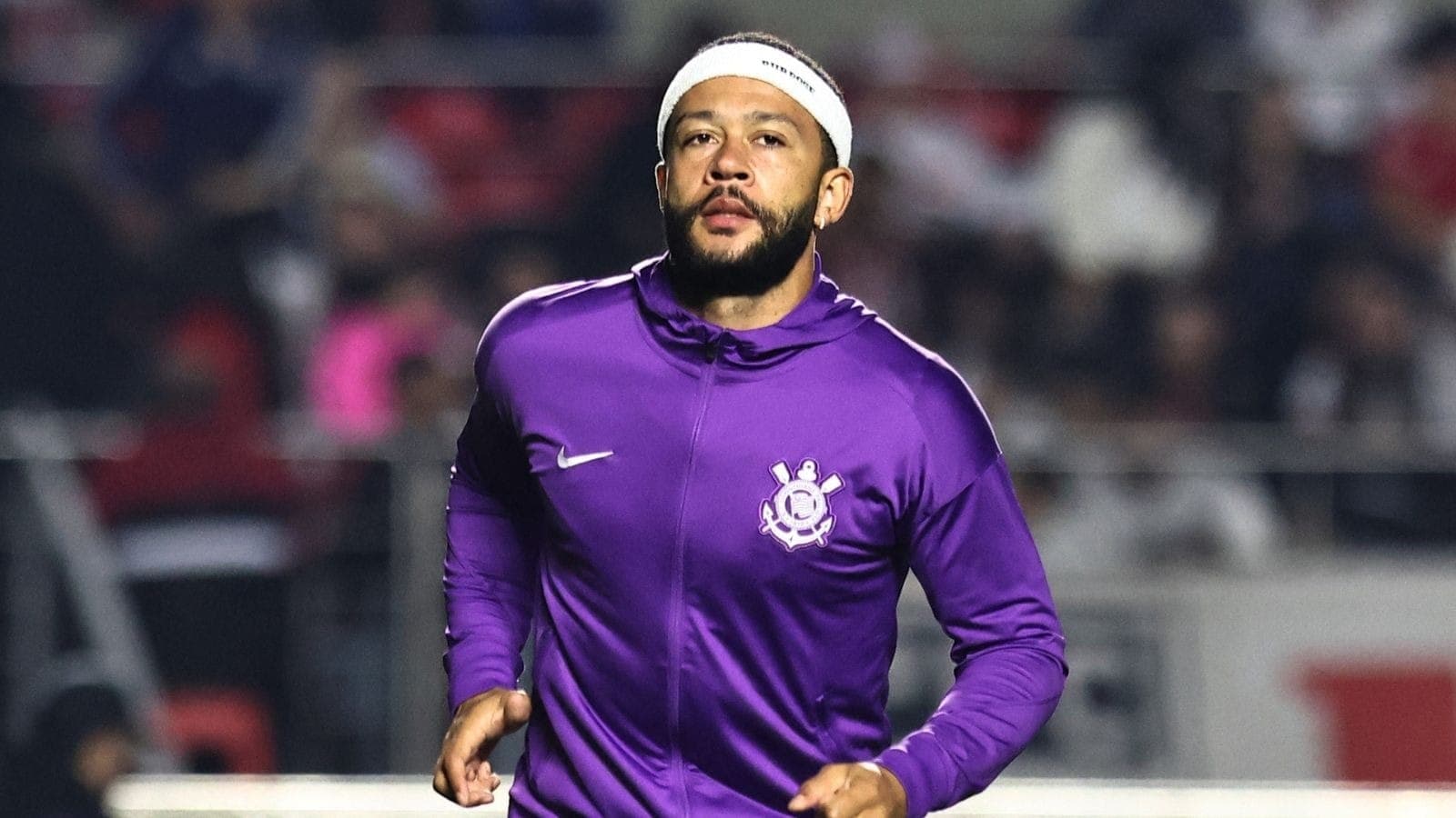 Memphis Depay contra o São Paulo, no Morumbi