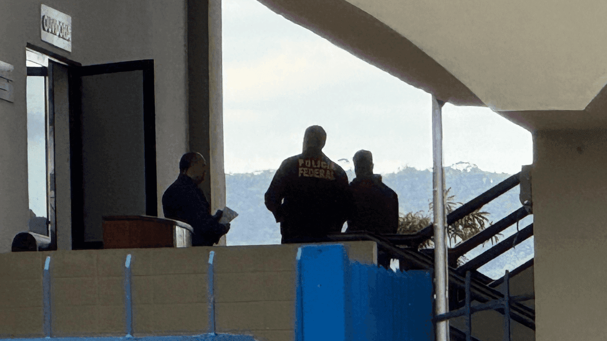 As buscas estão sendo realizadas em endereços residenciais e comerciais ligados aos investigados e também na Secretaria de Habitação da Prefeitura de Ubatuba