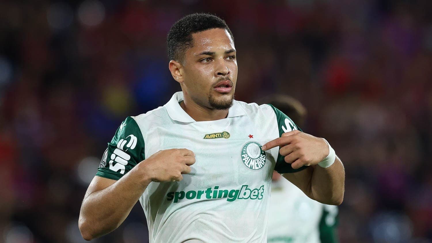 Vitor Roque em jogo contra o Cerro Porteño