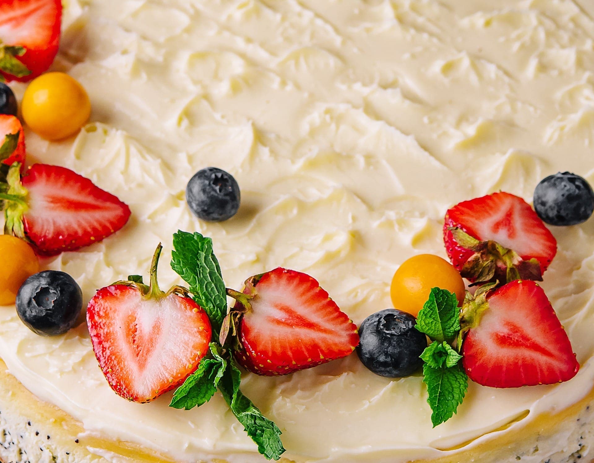 Bolo de cream cheese com frutas