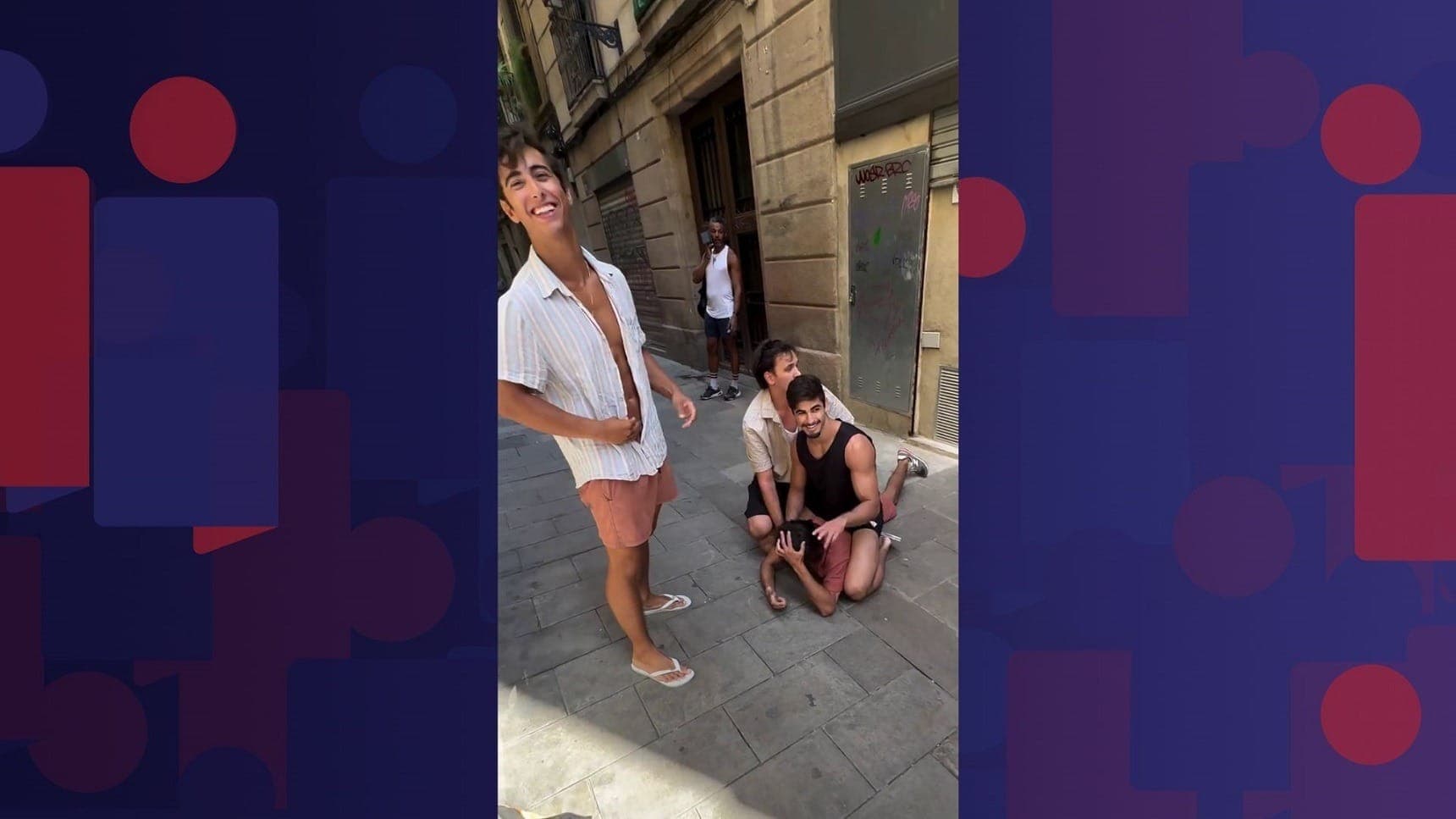 Irmãos imobilizando o assaltante