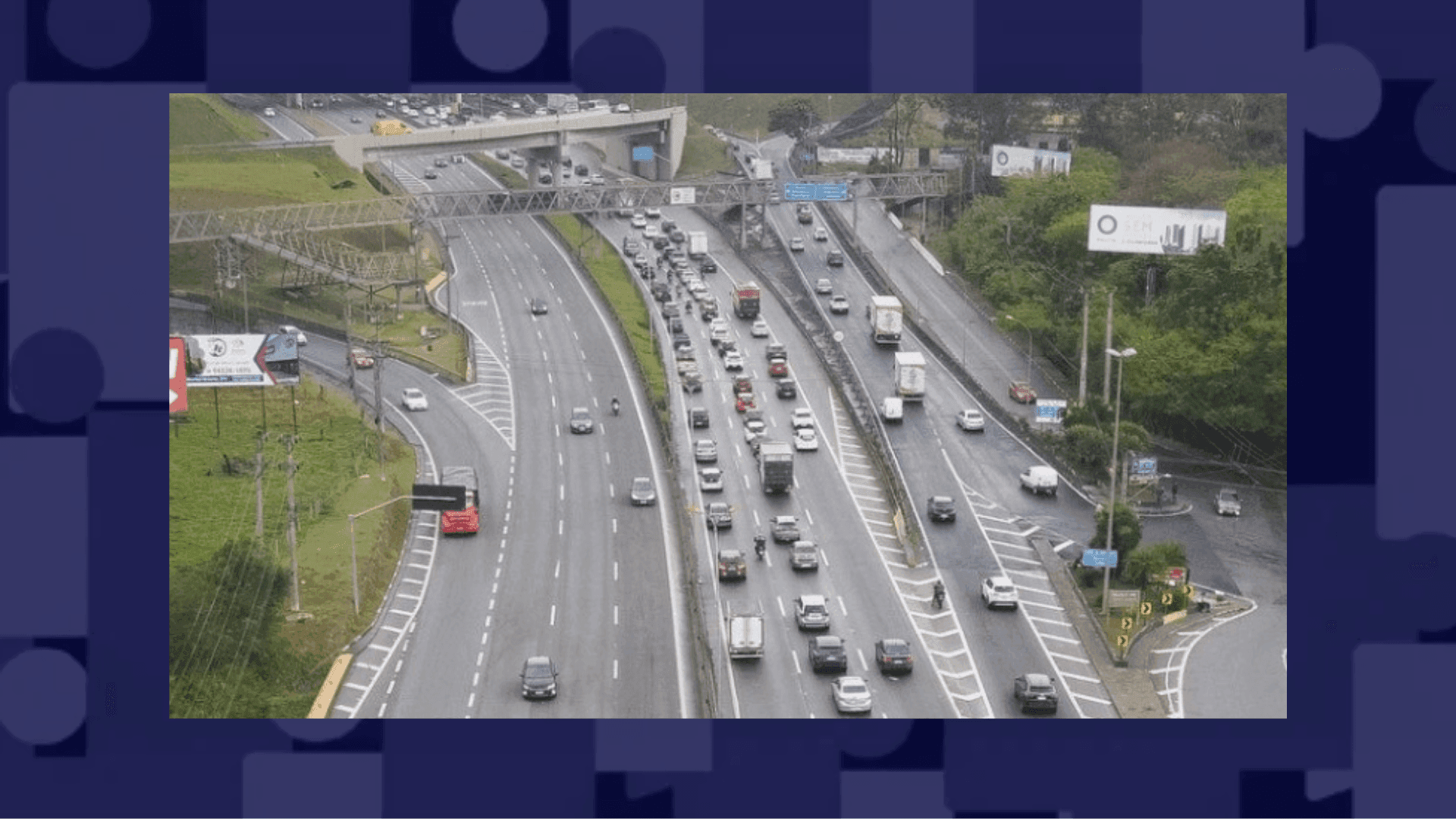 Passar por passarelas com motos consiste em infração gravíssima pelo Código de Trânsito Brasileiro