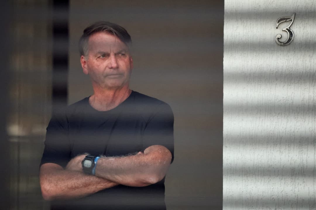 PF faz busca e apreensão na casa de Bolsonaro atrás de armas e munições