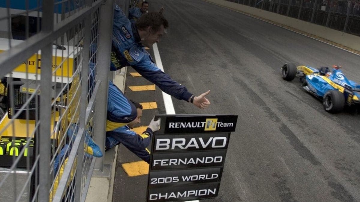 Fernando Alonso ganhou seu primeiro título da F1 no Brasil em 2005 