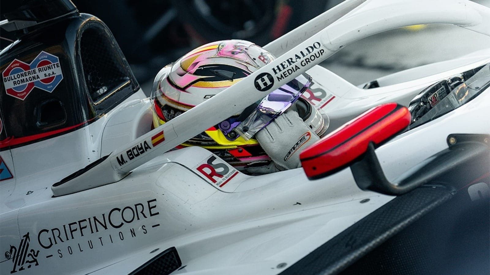 Vinculado à Aston Martin, piloto perdeu espaço nas operações da equipe espanhola, que tem boa relação com a Red Bull