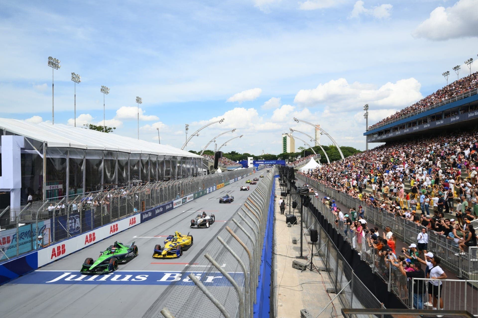 Até 12 de Outubro, quem comprar dois ingresso inteiros poderá incluir gratuitamente dois ingressos da categoria meia-entrada