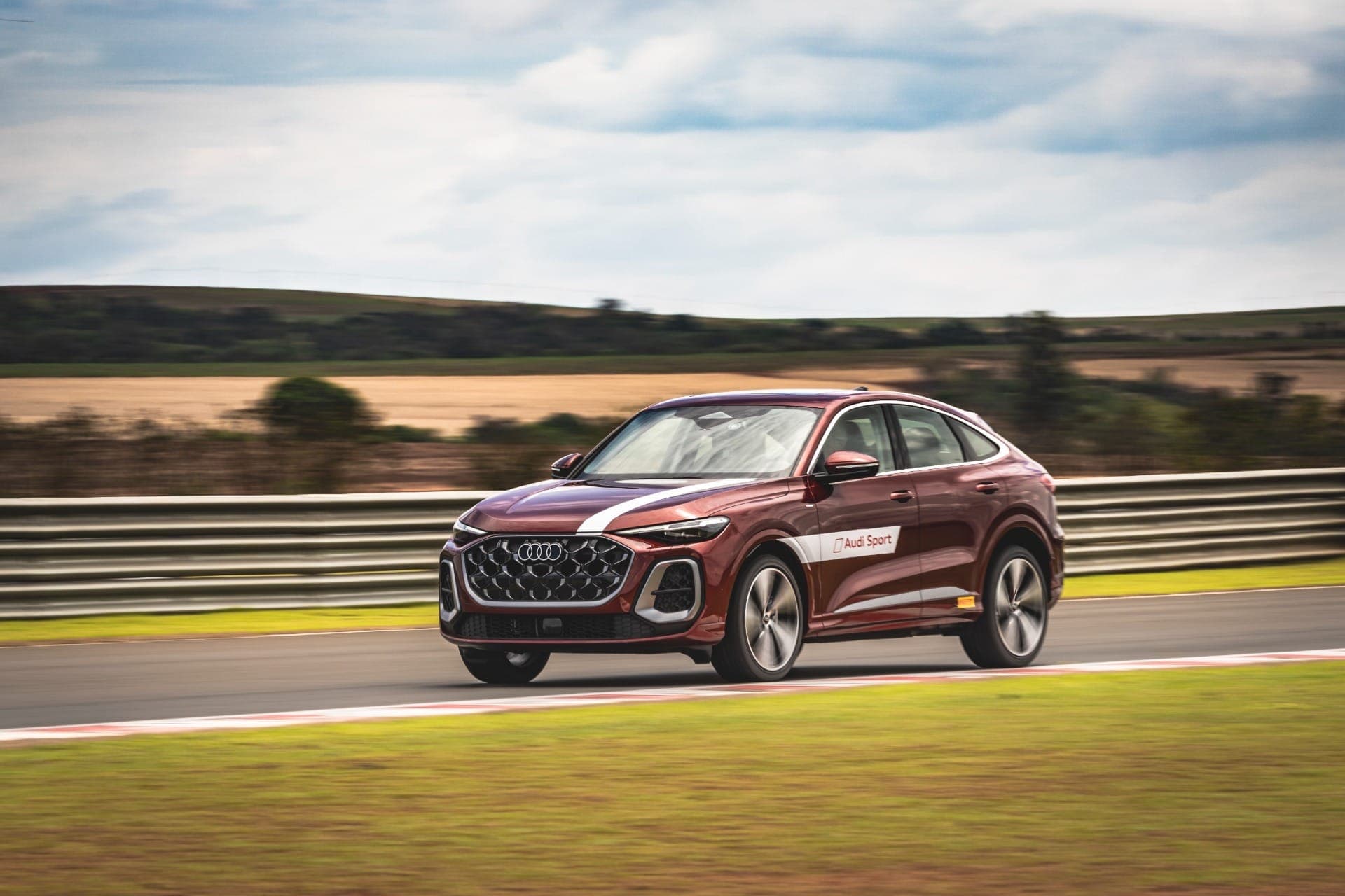 Audi apresenta modelos SUV de luxo