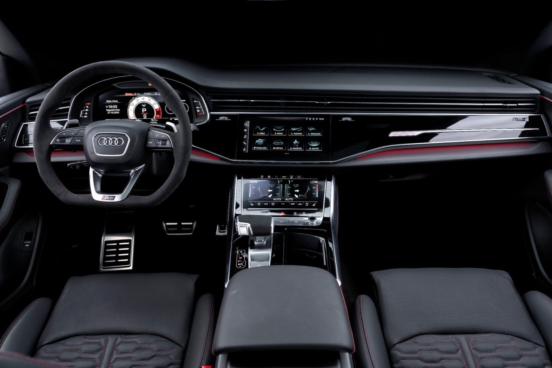 Visão interna do Audi RSQ8