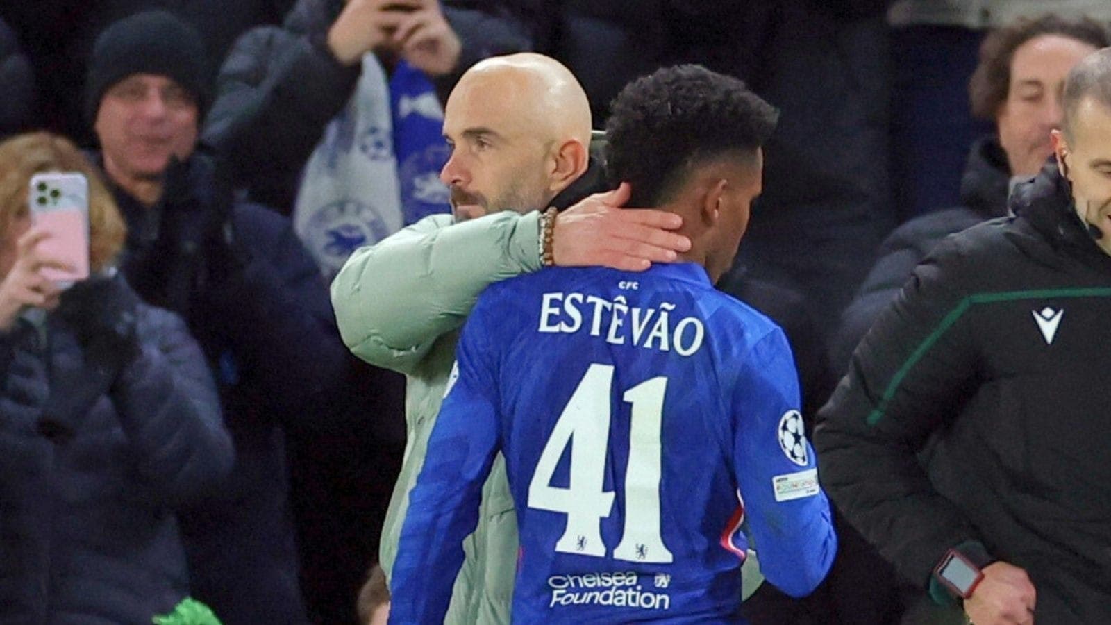 Enzo Maresca e Estêvão, do Chelsea