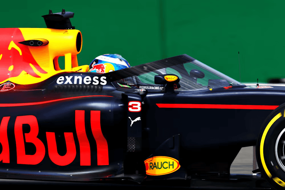 Daneil Ricciardo testa Aeroscreen