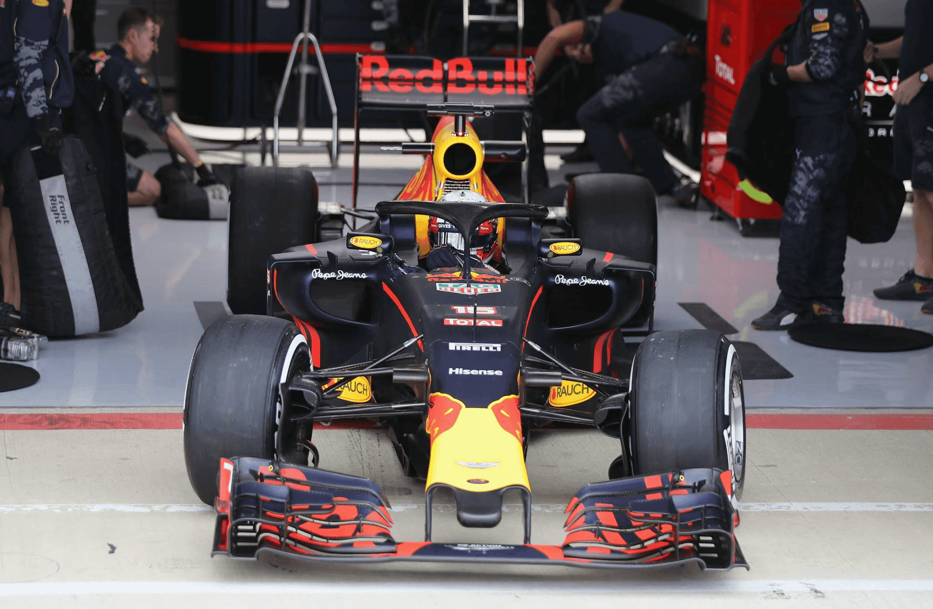 Pierre Gasly testa Halo pela Red Bull