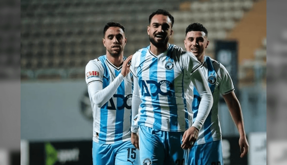 Mostafa Zico (centro) comemora gol pelo Pyramids