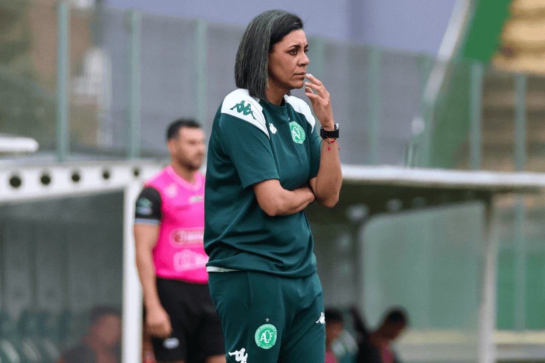 Nívia de Lima se torna a primeira mulher auxiliar técnica da Série A