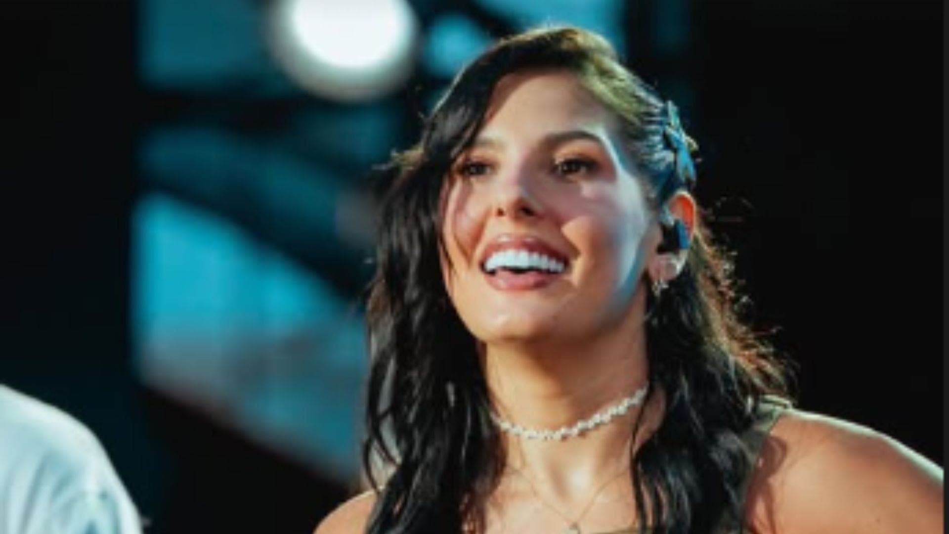 Ana Castela no navio 'Férias com a Boiadeira'