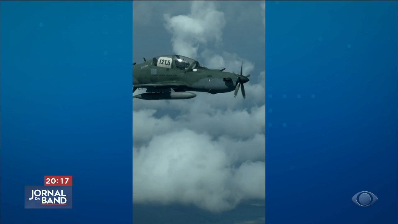 Avião é interceptado por caça da FAB