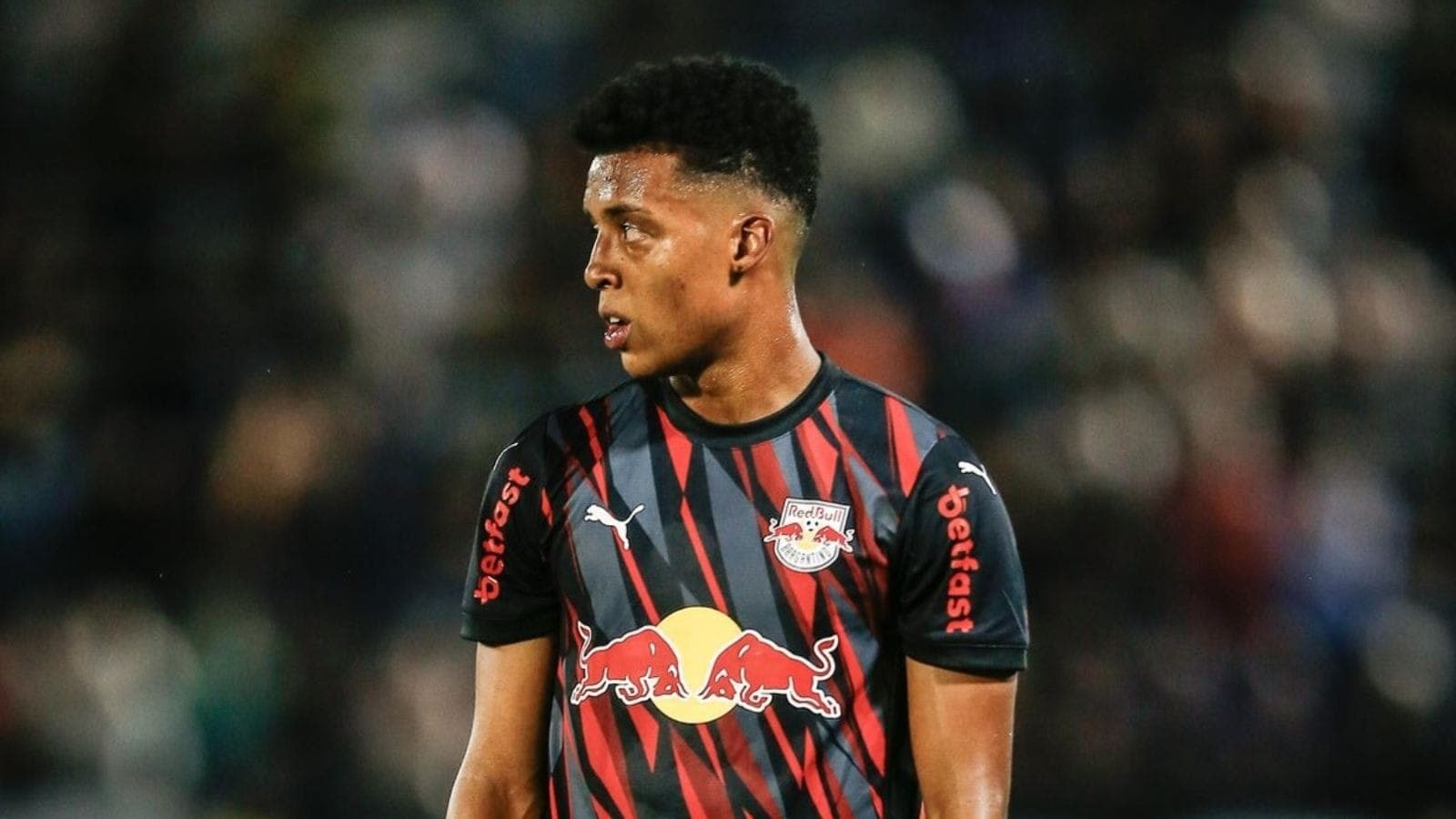 Vanderlan, lateral do Bragantino e ex-Palmeiras