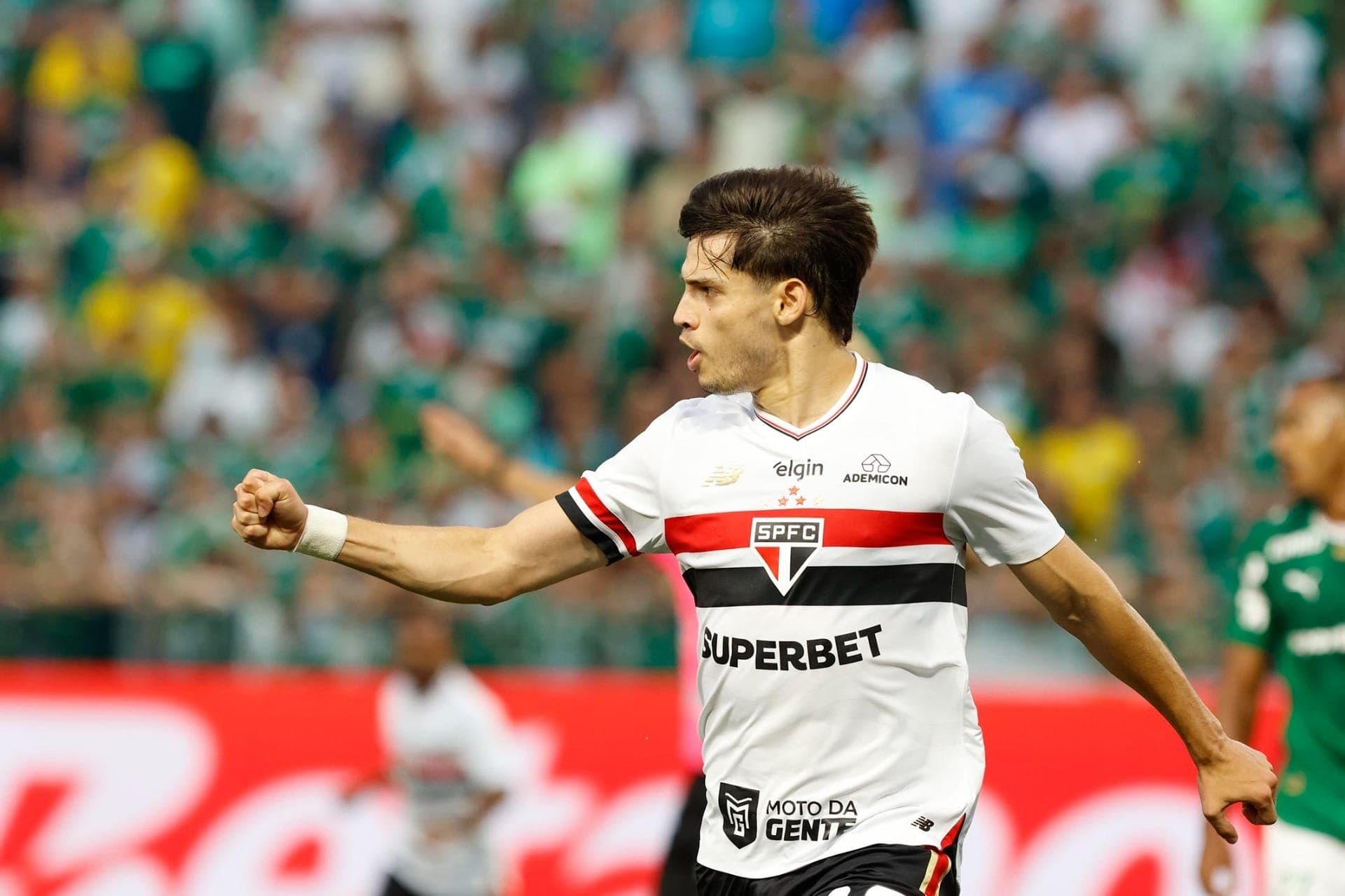 Bobadilla comemora gol contra o Palmeiras