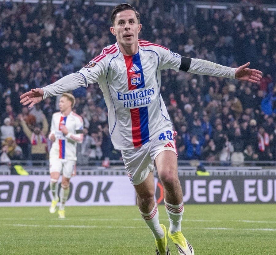 Himbert comemora gol do Lyon