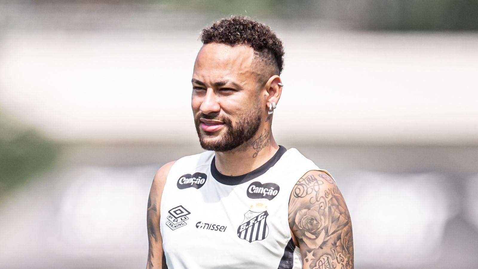 Neymar durante treino no Santos