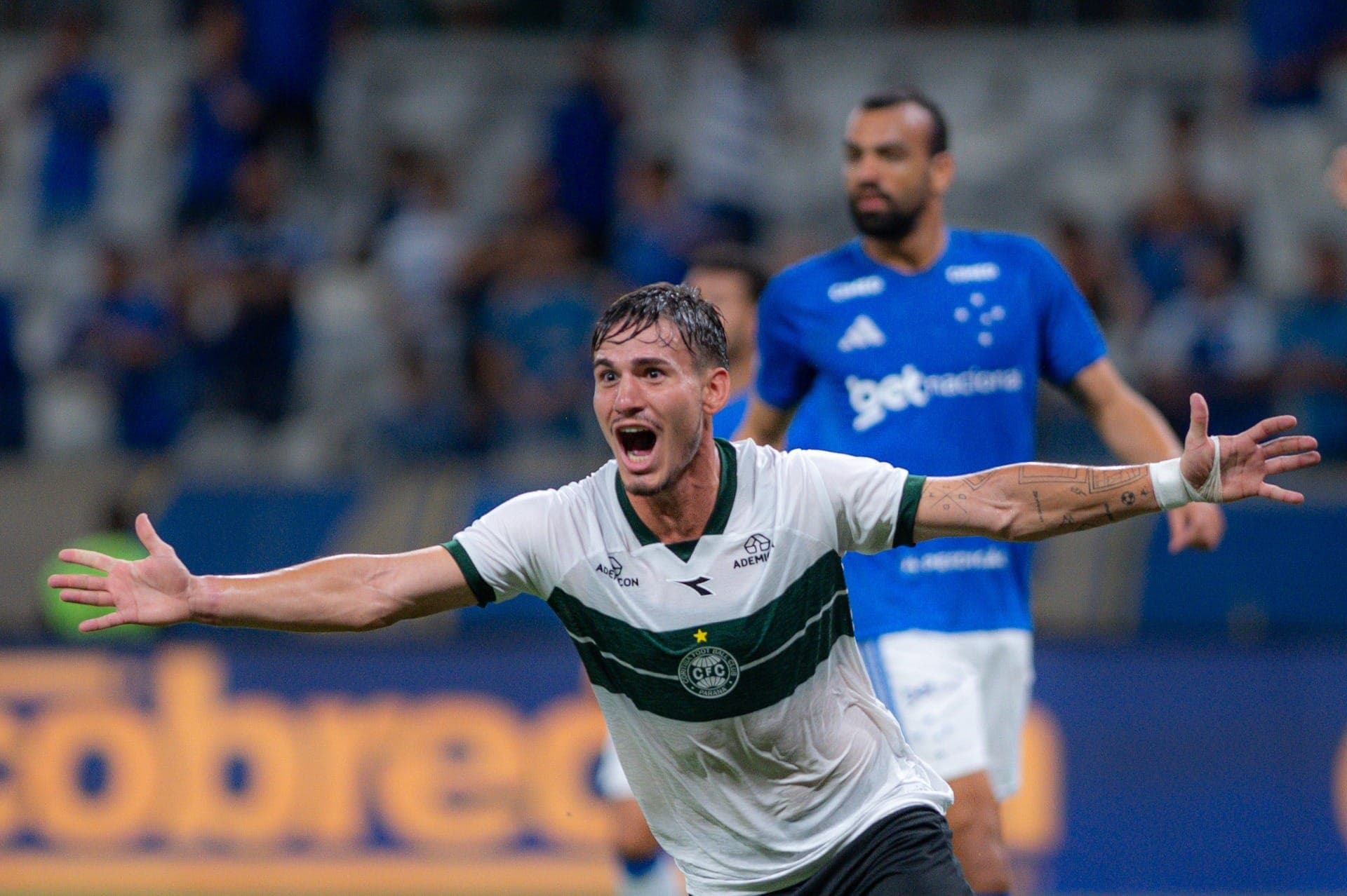 Cruzeiro perdeu do Coritiba no Mineirão e ouviu vaias da torcida celeste