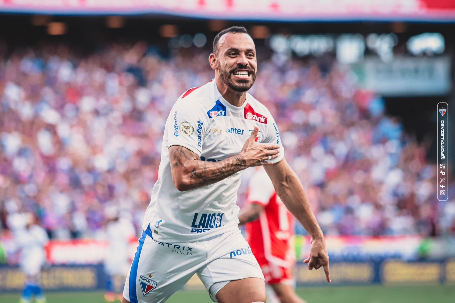 Moisés, do Fortaleza, acertou sua ida para o Santos