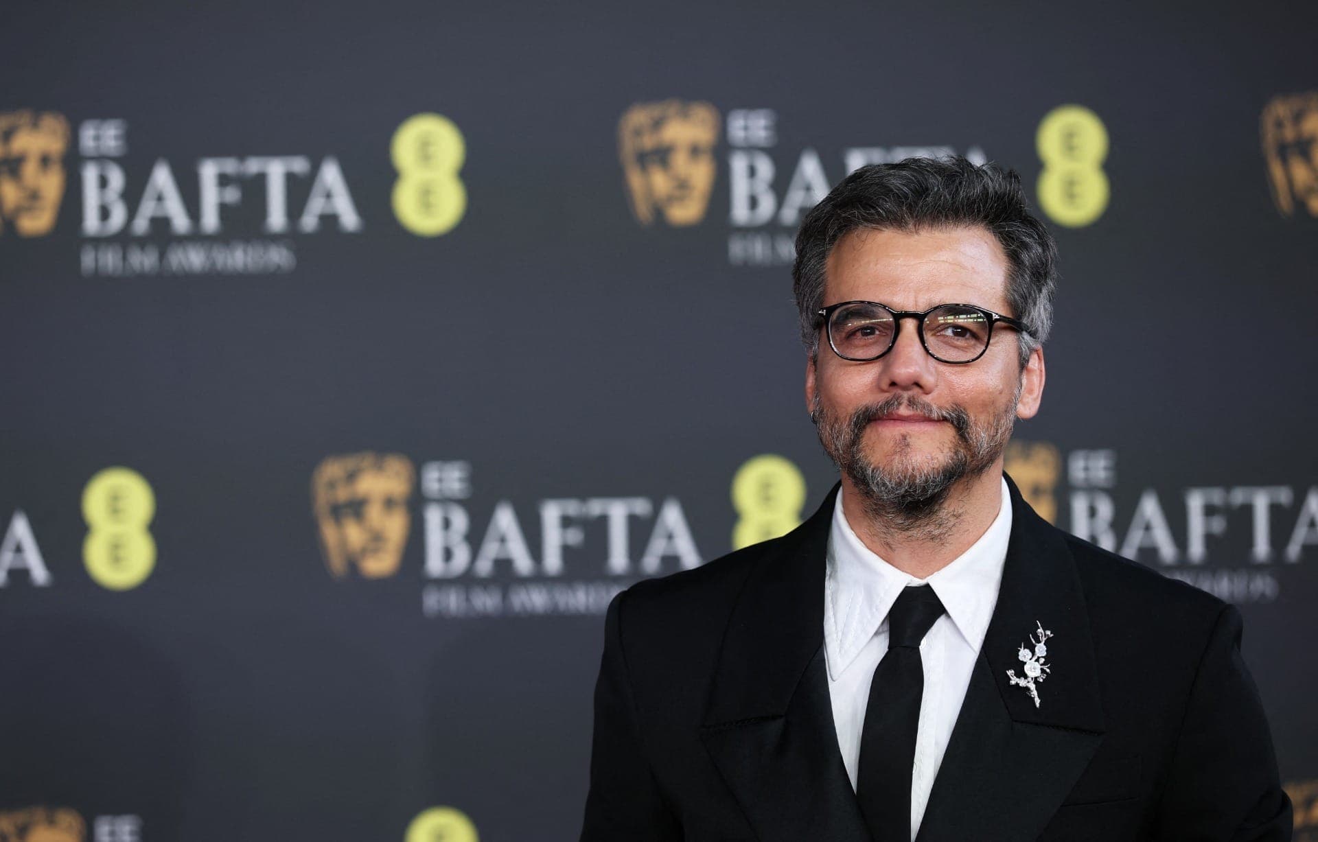 Wagner Moura no tapete vermelho do Bafta