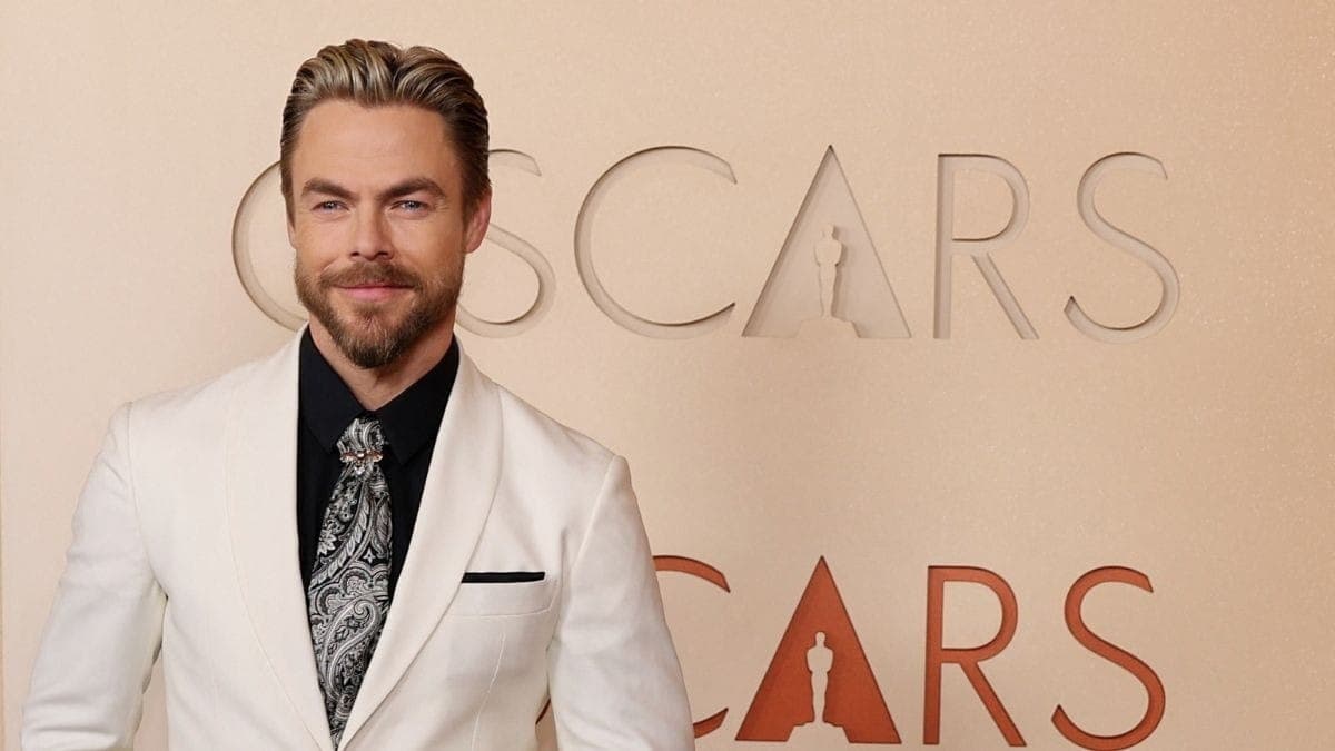 Derek Hough no tapete vermelho