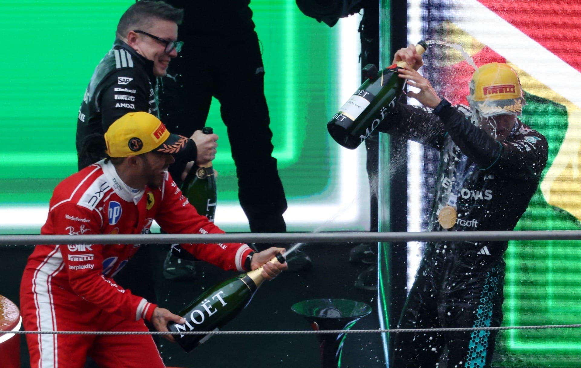 Hamilton e Antonelli no pódio do GP da China