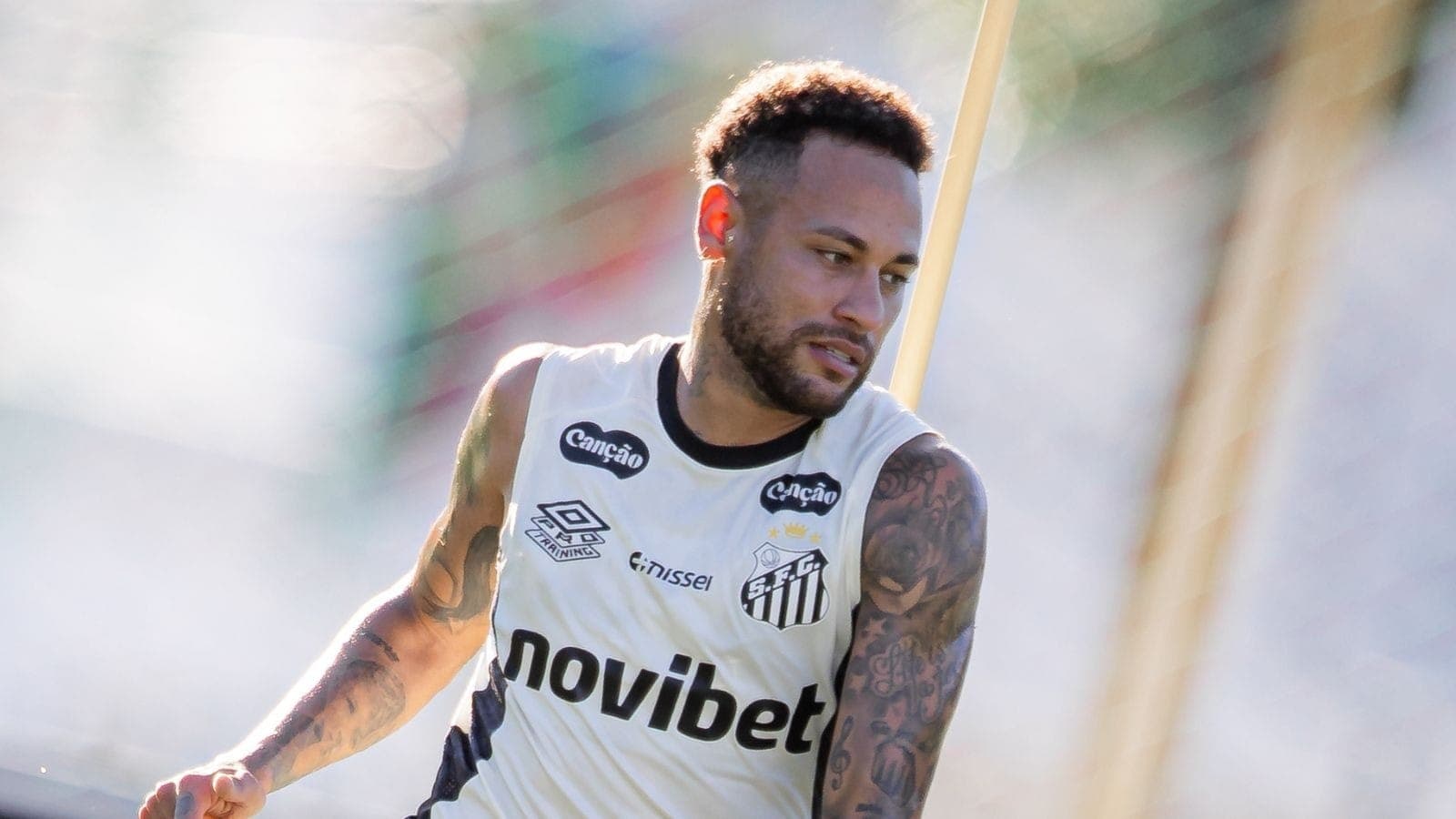 Neymar, durante treino do Santos para o clássico