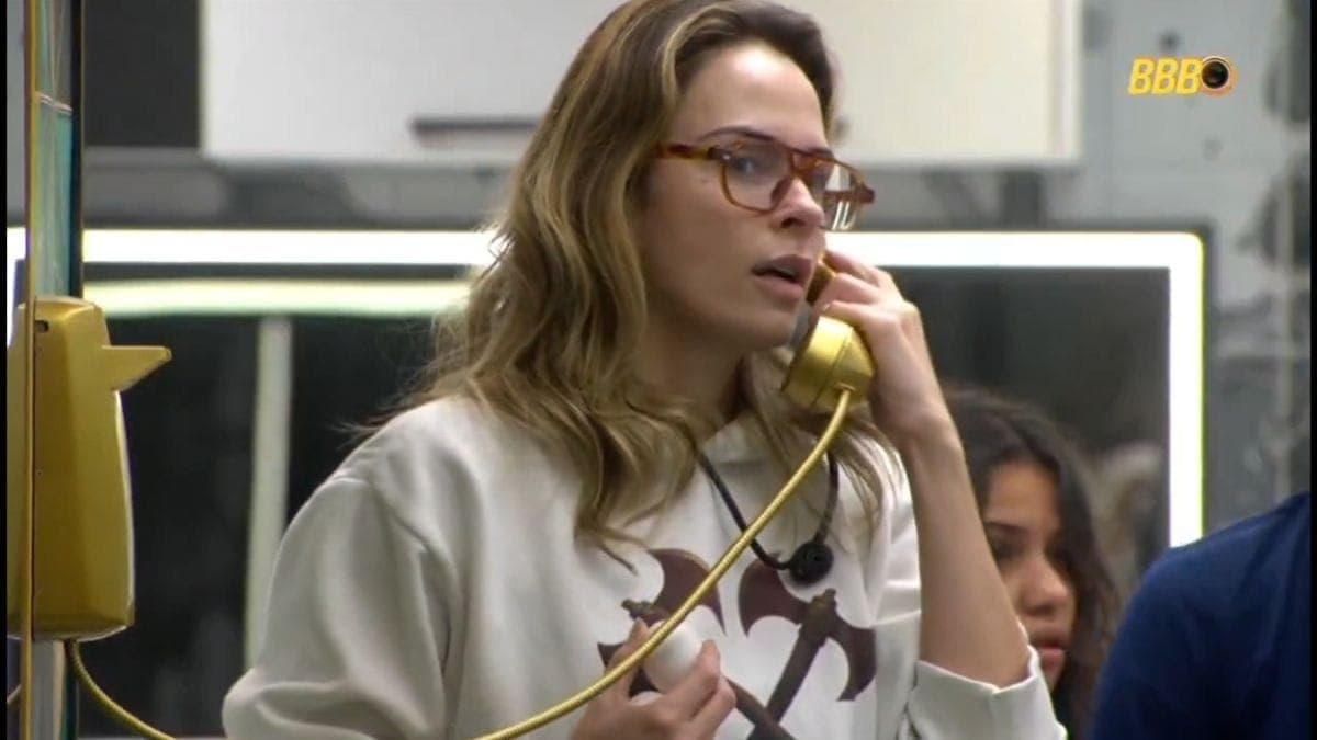 Ana Paula Renault atende Big Fone
