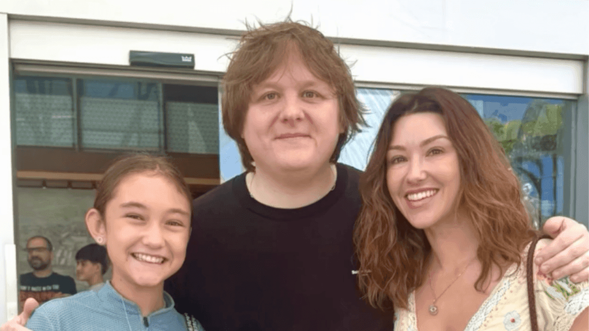 Família de Jorginho posa com Lewis Capaldi
