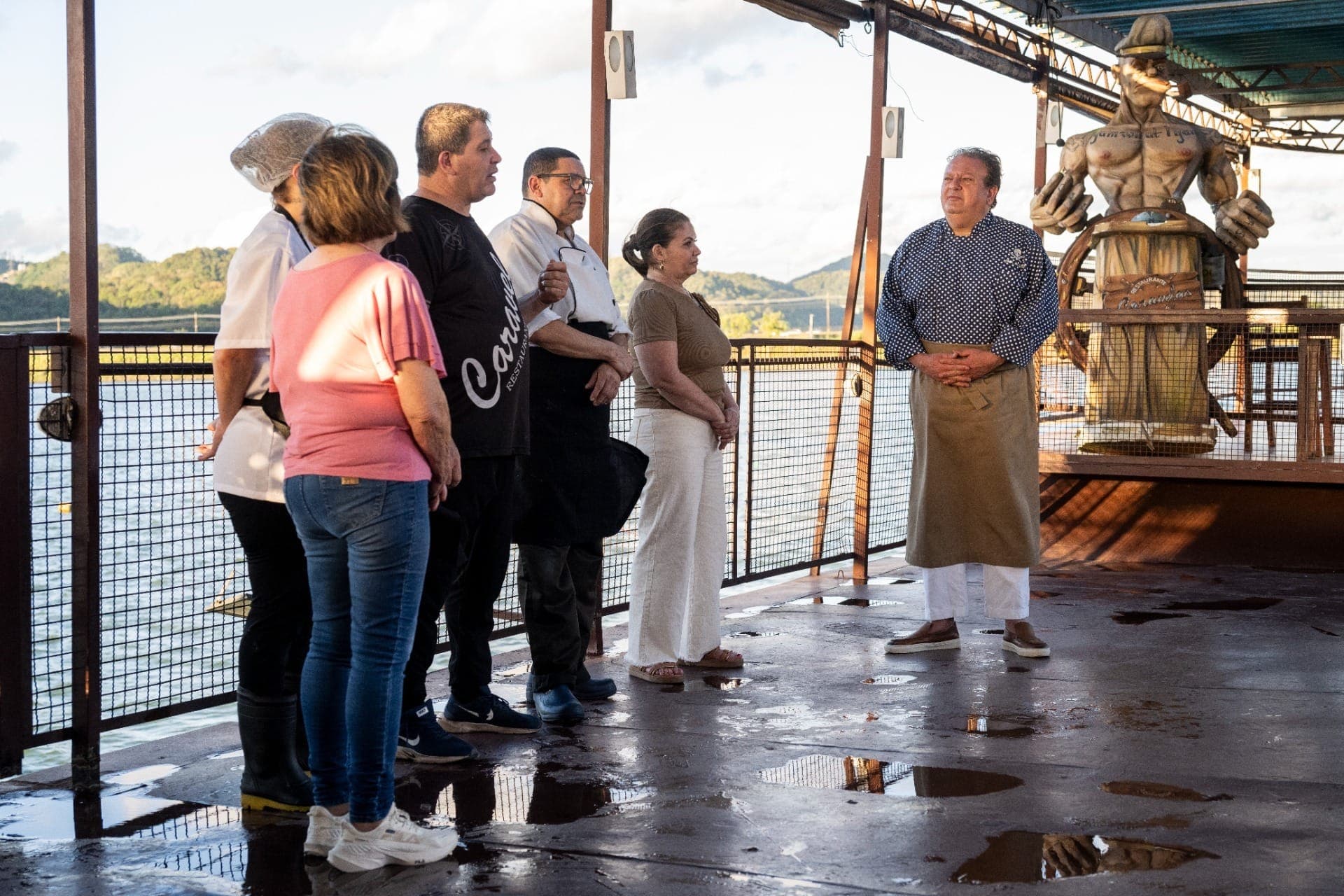 acquin ouve desabafo de Aurélio.