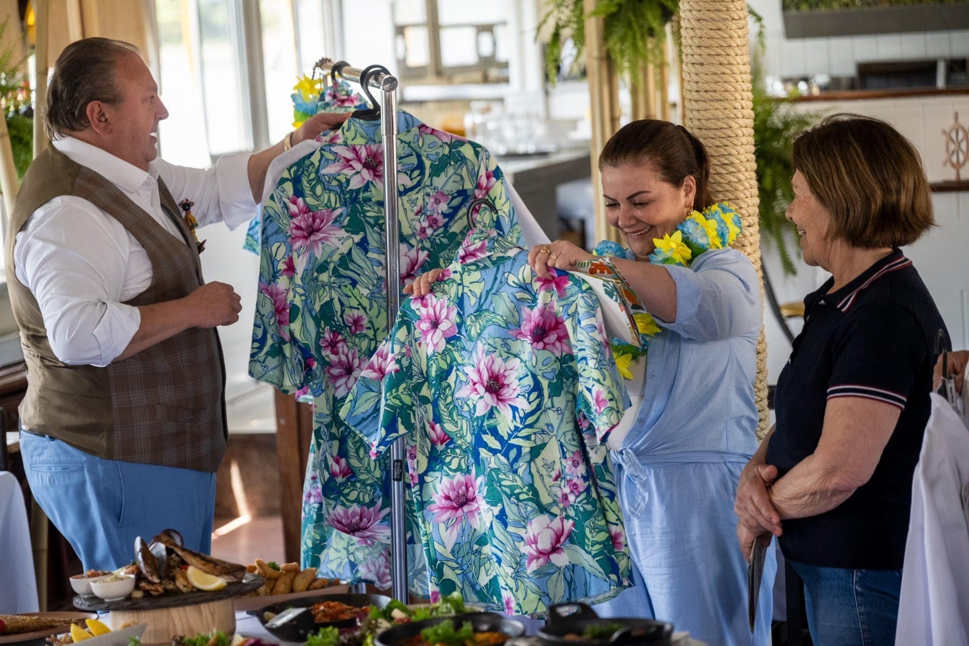 Jacquin entrega os novos uniformes da equipe.