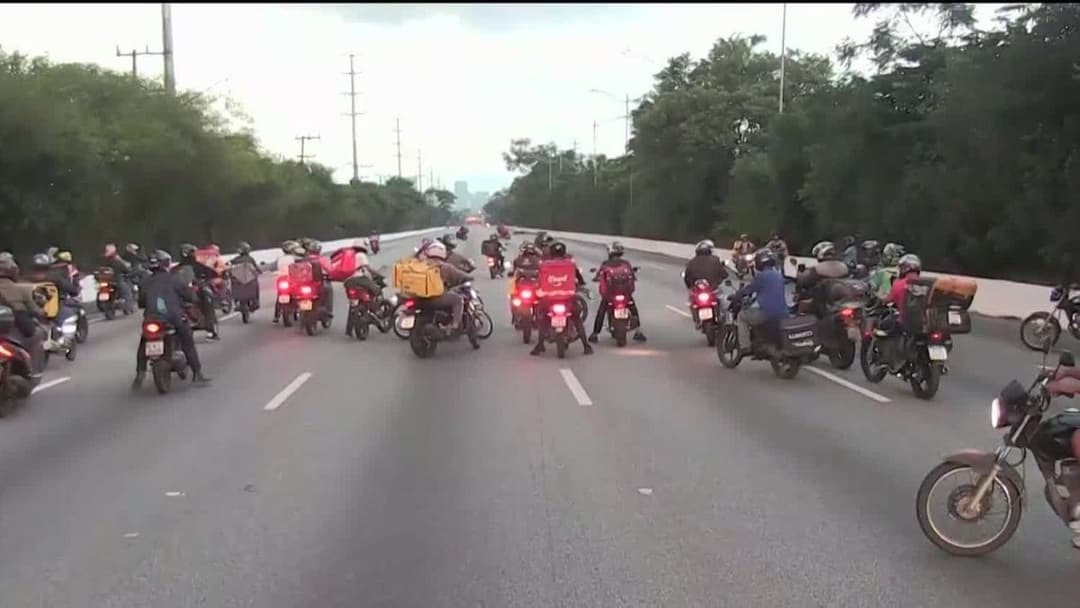 Governo de SP isenta entregadores da taxa de exames e cursos após protestos