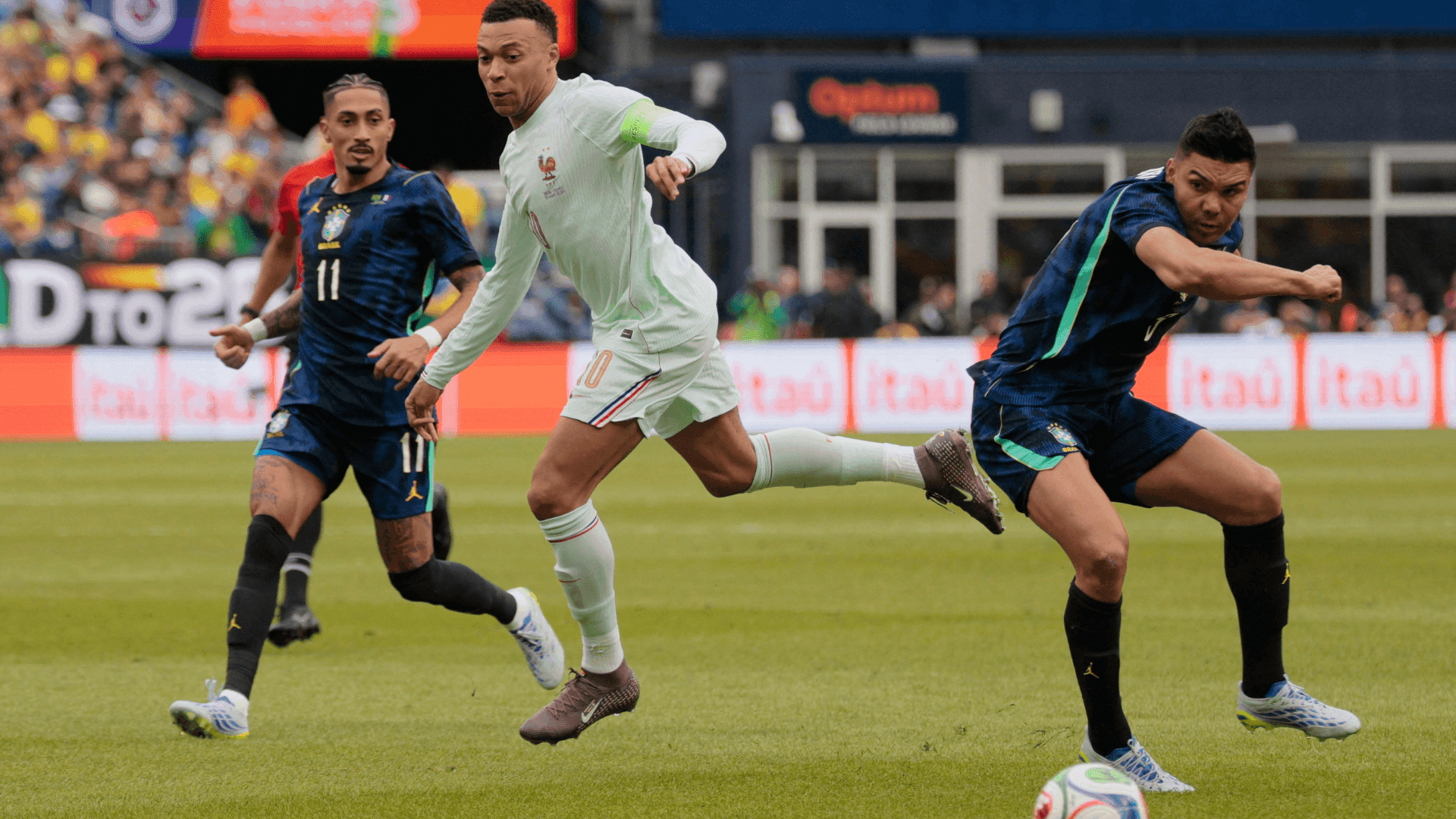 Brasil e França se enfrentam em amistoso 