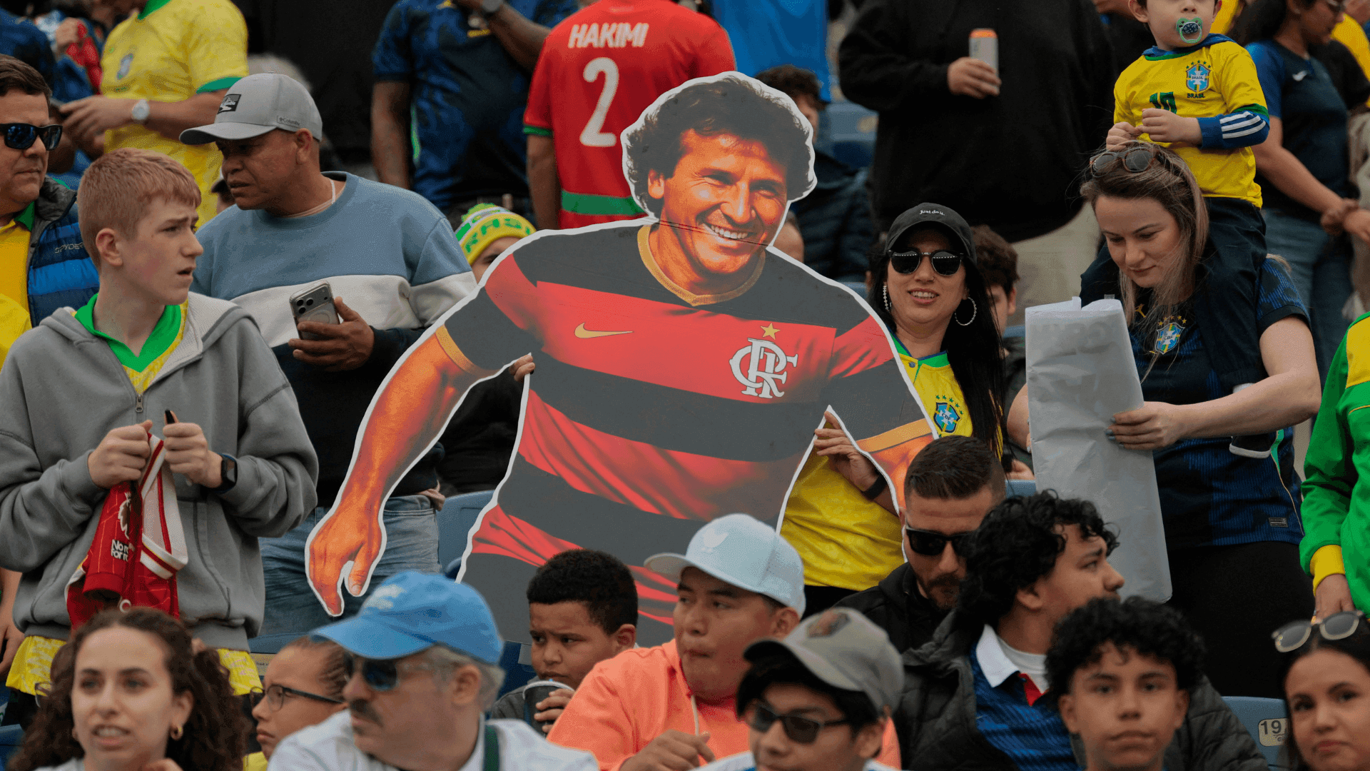 Brasil x França: torcida leva imagem de Zico