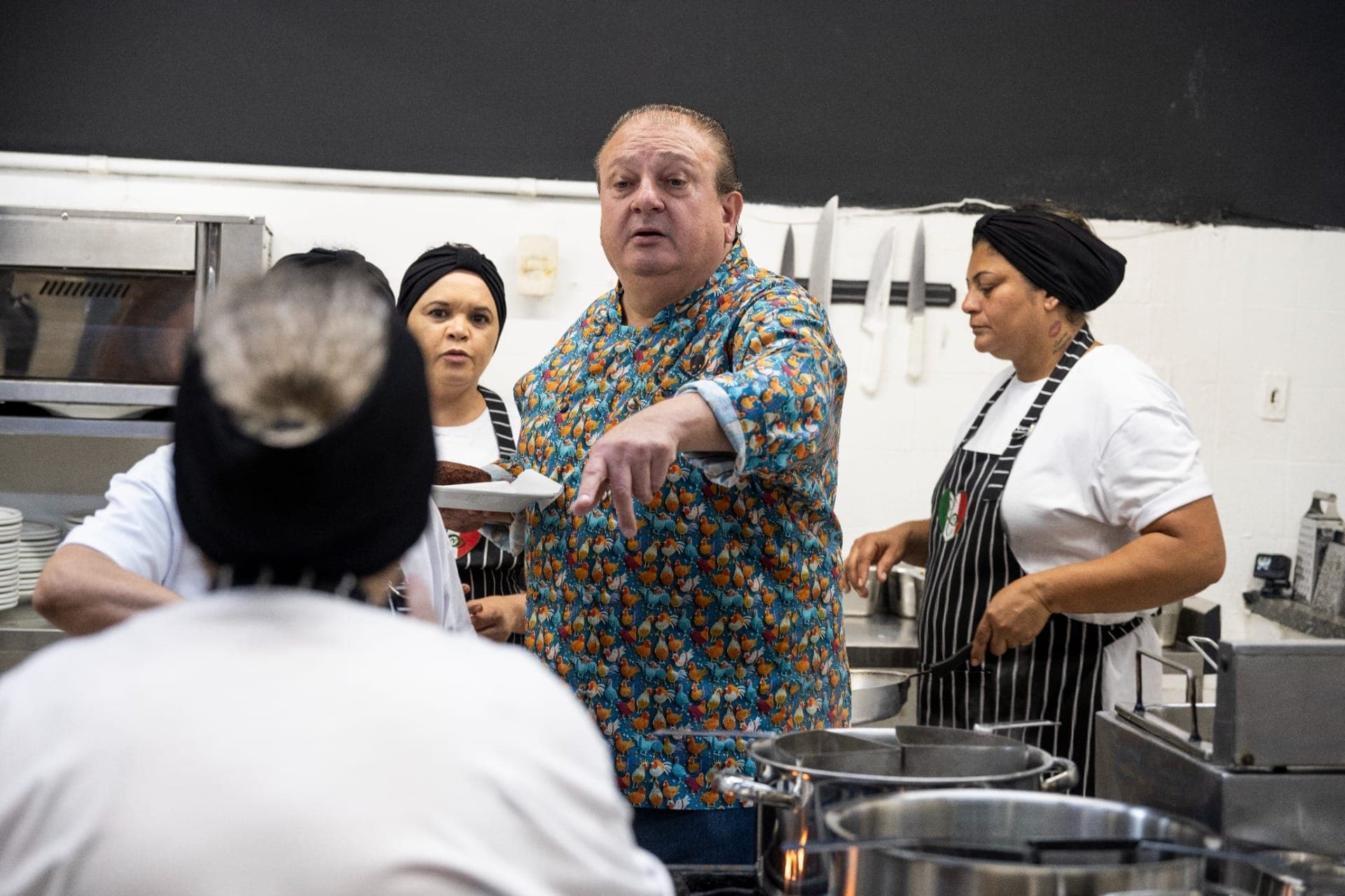 Chef pede rapidez na entrega dos pedidos.