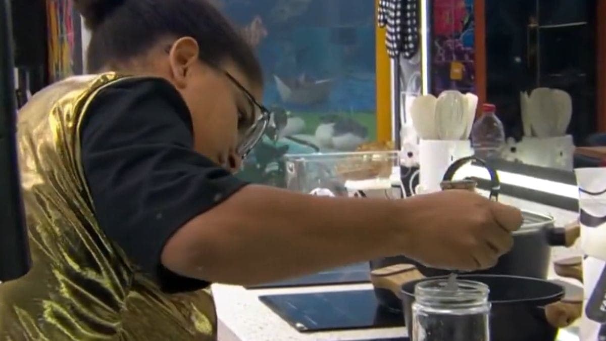 Milena fez suco com água de frango